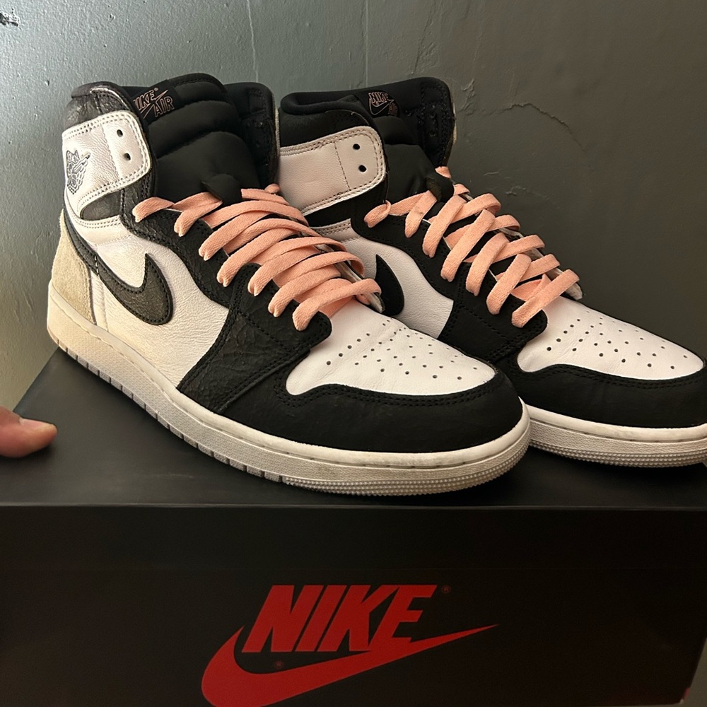Jordan 1 “Bleached Coral”